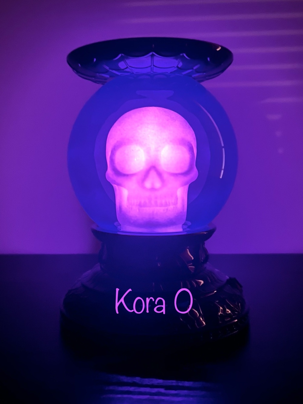 BBW Light-Up Skull Globe Pedestal NEW